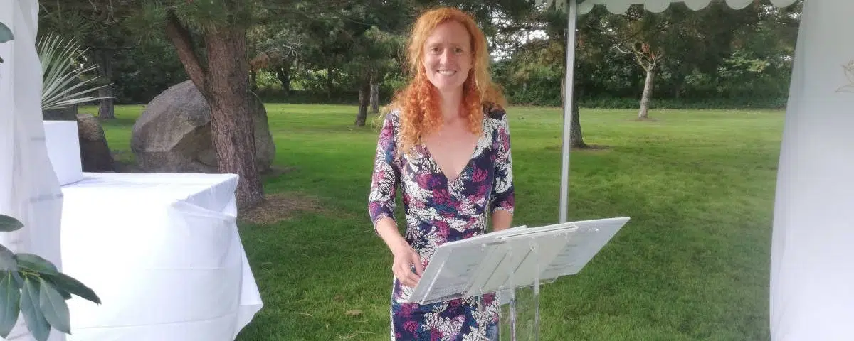 A beautiful secular wedding ceremony in Brittany