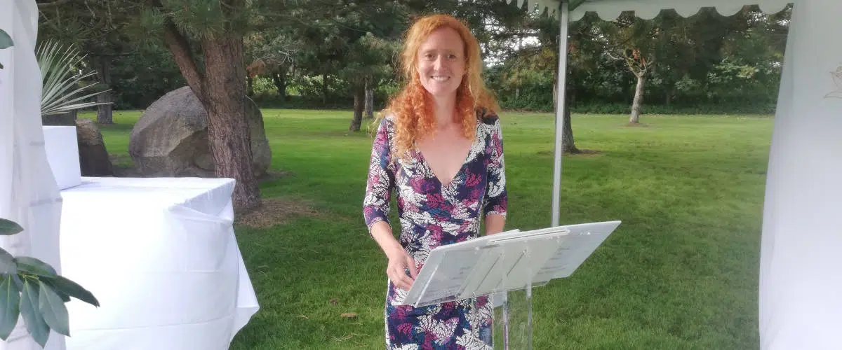 A beautiful secular wedding ceremony in Brittany